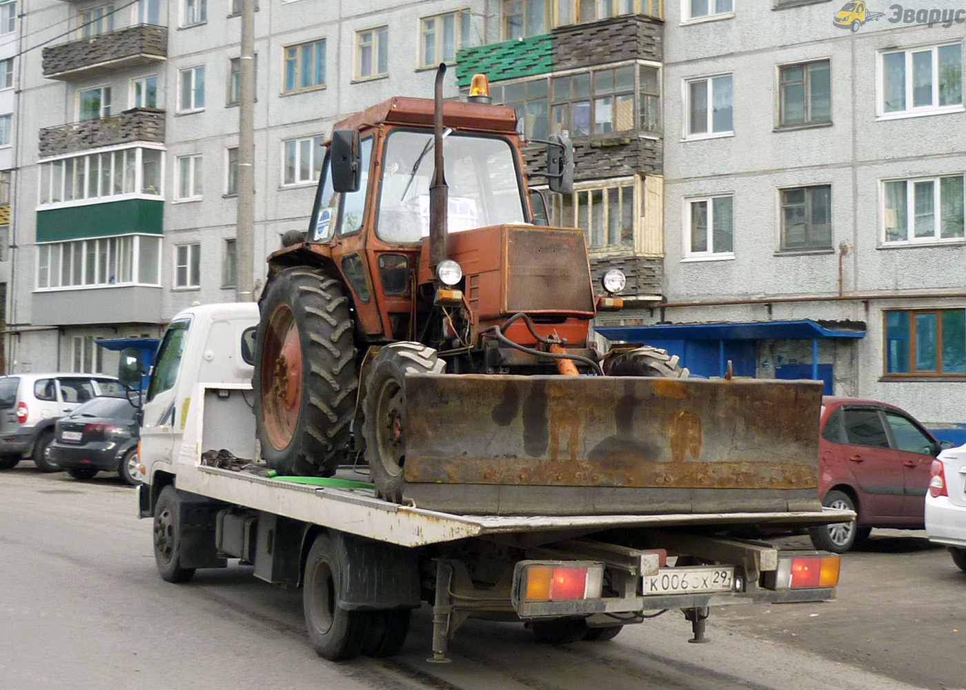 Эвакуатор для трактора: правила, документы, особенности