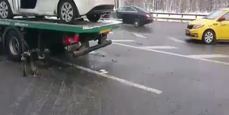 Можно ли эвакуировать машину с человеком внутри